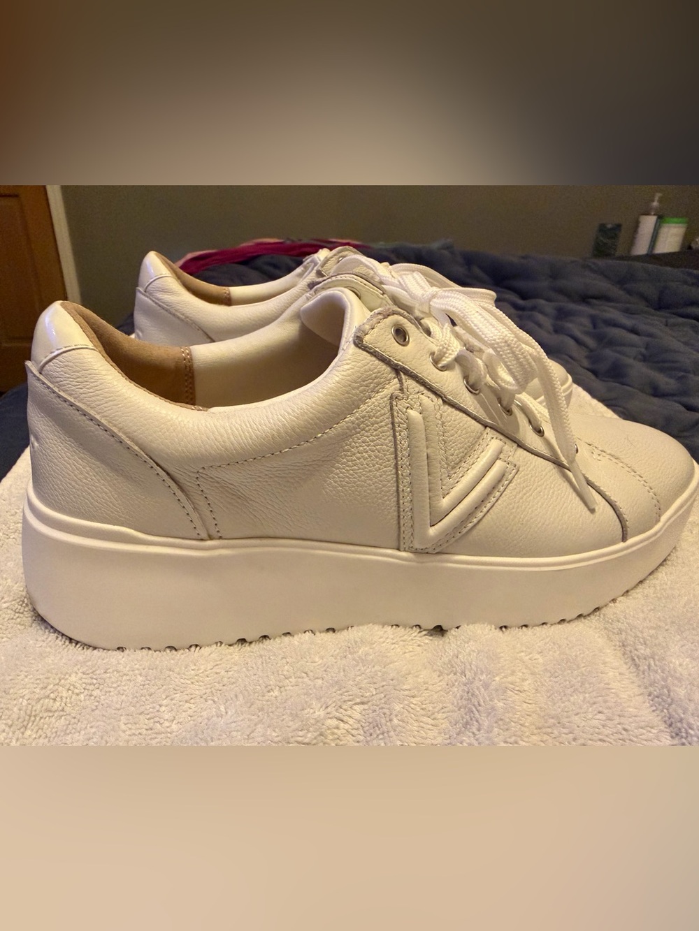 White Vionic Kearny Leather Platform Lace-Up Sneakers, Size 11W, new